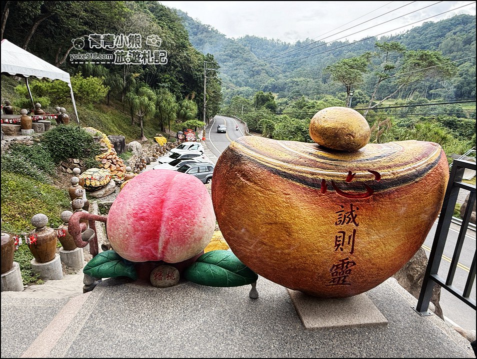 南投景點》元寶土地公廟．祈求一夜爆富~被金元寶包圍的可愛元寶土地公 @青青小熊＊旅遊札記