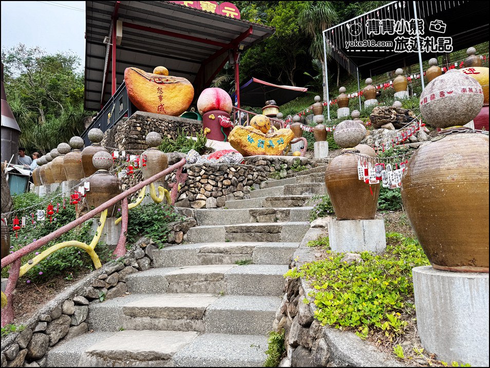 南投景點》元寶土地公廟．祈求一夜爆富~被金元寶包圍的可愛元寶土地公 @青青小熊＊旅遊札記