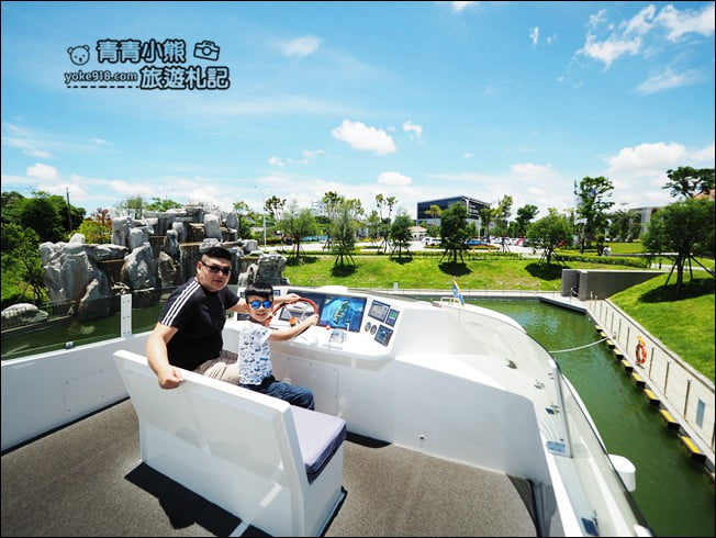 台南景點》萬國通路創意觀光工廠．有巨大行李箱，還有萬國帶你遊世界搭遊艇 @青青小熊＊旅遊札記