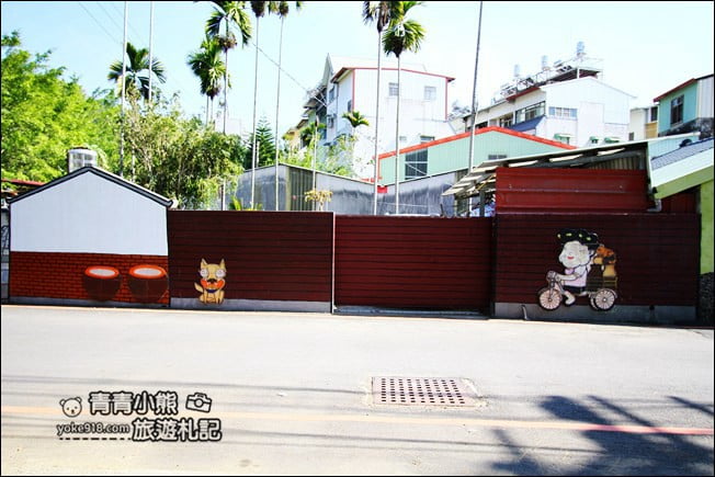 南投新景點》FamilyMart全家便利商店水里苒冉店~可以搭小火車、彩虹造型屋、彩繪牆拍照去 @青青小熊＊旅遊札記