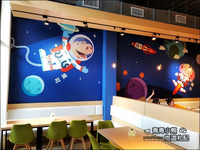 台中景點》咱們小時候親子餐廳．把多種遊樂園、孩子最愛的 VR 穿越機都搬進餐廳了 @青青小熊＊旅遊札記