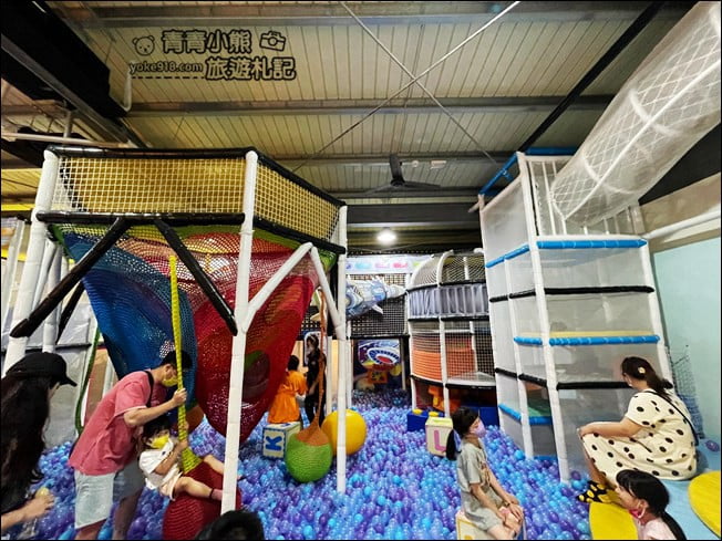 台中景點》咱們小時候親子餐廳.把多種遊樂園、孩子最愛的 VR 穿越機都搬進餐廳了 @青青小熊*旅遊札記 台中景點》咱們小時候親子餐廳.把多種遊樂園、孩子最愛的 VR 穿越機都搬進餐廳了 @青青小熊*旅遊札記