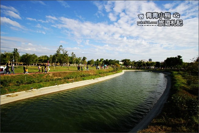 台中新景點》中央公園．12感官設施，有台中之肺，綠寶石稱號的新網美打卡景點 @青青小熊＊旅遊札記