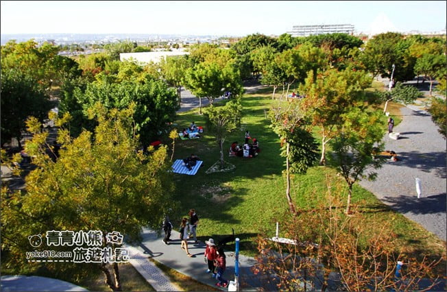 台中新景點》中央公園．12感官設施，有台中之肺，綠寶石稱號的新網美打卡景點 @青青小熊＊旅遊札記