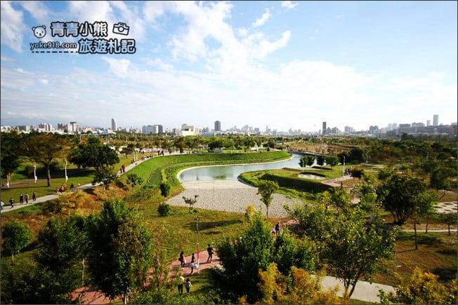 台中新景點》中央公園．12感官設施，有台中之肺，綠寶石稱號的新網美打卡景點 @青青小熊＊旅遊札記
