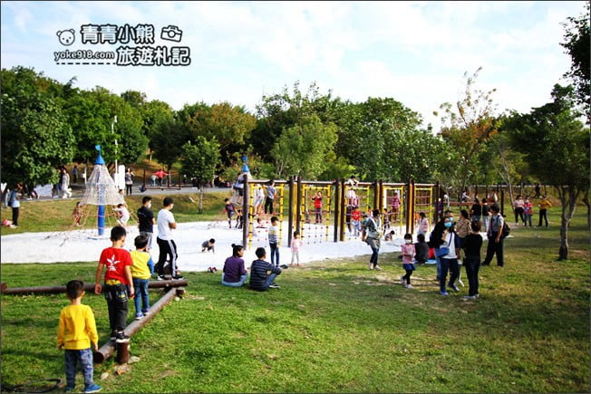 台中新景點》中央公園．12感官設施，有台中之肺，綠寶石稱號的新網美打卡景點 @青青小熊＊旅遊札記