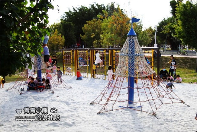 台中新景點》中央公園．12感官設施，有台中之肺，綠寶石稱號的新網美打卡景點 @青青小熊＊旅遊札記