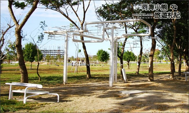 台中新景點》中央公園．12感官設施，有台中之肺，綠寶石稱號的新網美打卡景點 @青青小熊＊旅遊札記