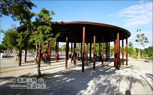 台中新景點》中央公園．12感官設施，有台中之肺，綠寶石稱號的新網美打卡景點 @青青小熊＊旅遊札記
