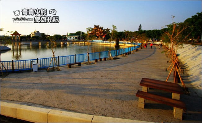 彰化景點》七彩空中廊道及環湖步道.二林舊社代安宮~免費溜小孩賞夜景 @青青小熊*旅遊札記 彰化景點》七彩空中廊道及環湖步道.二林舊社代安宮~免費溜小孩賞夜景 @青青小熊*旅遊札記