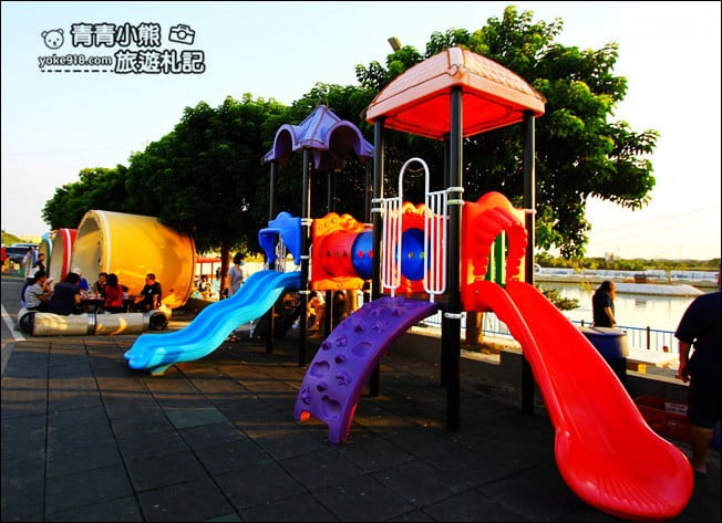 彰化景點》七彩空中廊道及環湖步道.二林舊社代安宮~免費溜小孩賞夜景 @青青小熊*旅遊札記 彰化景點》七彩空中廊道及環湖步道.二林舊社代安宮~免費溜小孩賞夜景 @青青小熊*旅遊札記