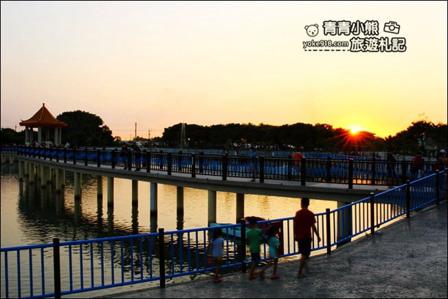 彰化景點》七彩空中廊道及環湖步道．二林舊社代安宮~免費溜小孩賞夜景 @青青小熊＊旅遊札記