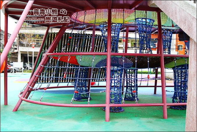 新北景點》東昇公園~太空星球主題的好玩公園,來跟三眼外星人玩耍 @青青小熊*旅遊札記 新北景點》東昇公園~太空星球主題的好玩公園,來跟三眼外星人玩耍 @青青小熊*旅遊札記