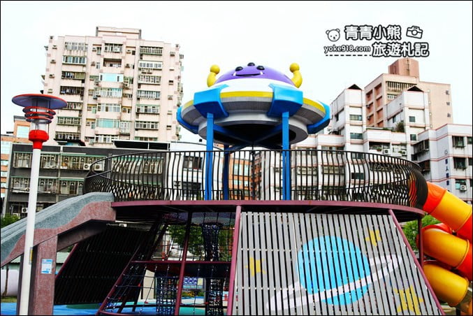新北景點》東昇公園~太空星球主題的好玩公園,來跟三眼外星人玩耍 @青青小熊*旅遊札記 新北景點》東昇公園~太空星球主題的好玩公園,來跟三眼外星人玩耍 @青青小熊*旅遊札記