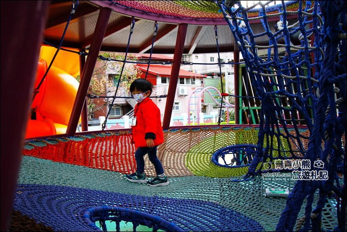 新北景點》東昇公園~太空星球主題的好玩公園，來跟三眼外星人玩耍 @青青小熊＊旅遊札記
