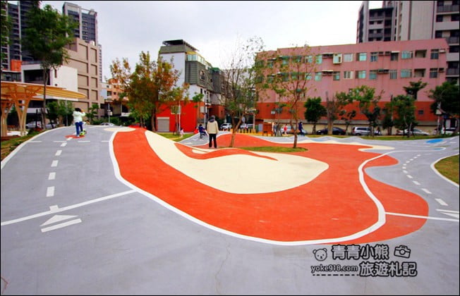 新竹景點》竹北AI智慧園區公園．溜小孩好去處、滑步車場沙坑大碗公，來這好放電 @青青小熊＊旅遊札記