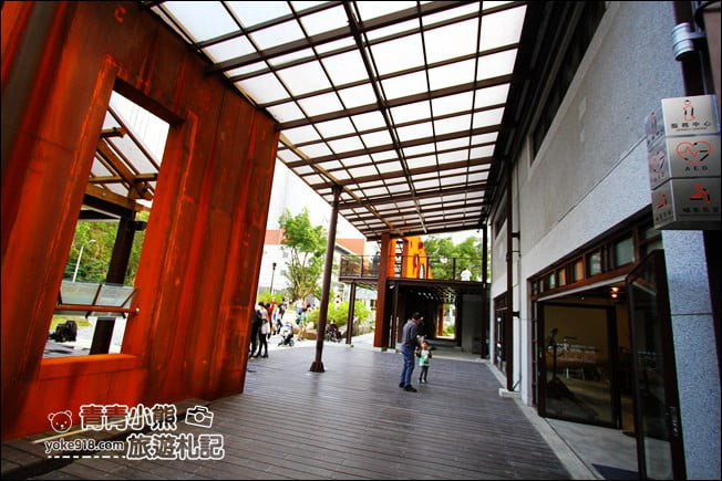 台北新景點》瓶蓋工廠~南港最新拍照景點,有大草原廣場和文創市集 @青青小熊*旅遊札記 台北新景點》瓶蓋工廠~南港最新拍照景點,有大草原廣場和文創市集 @青青小熊*旅遊札記