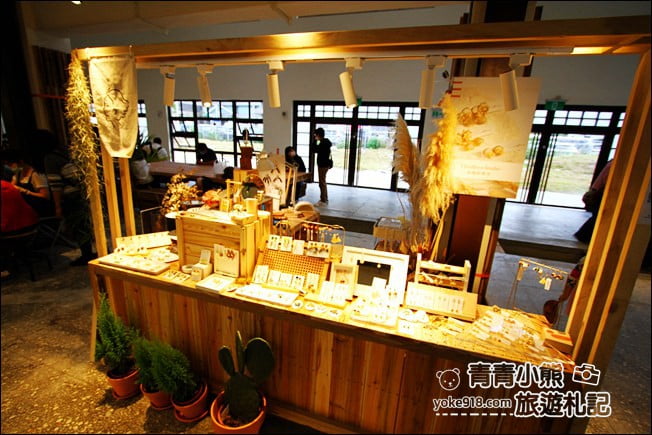 台北新景點》瓶蓋工廠~南港最新拍照景點,有大草原廣場和文創市集 @青青小熊*旅遊札記 台北新景點》瓶蓋工廠~南港最新拍照景點,有大草原廣場和文創市集 @青青小熊*旅遊札記
