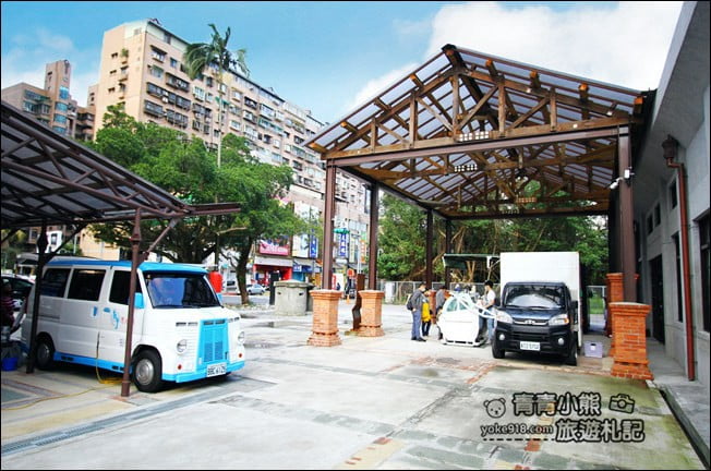 台北新景點》瓶蓋工廠~南港最新拍照景點,有大草原廣場和文創市集 @青青小熊*旅遊札記 台北新景點》瓶蓋工廠~南港最新拍照景點,有大草原廣場和文創市集 @青青小熊*旅遊札記