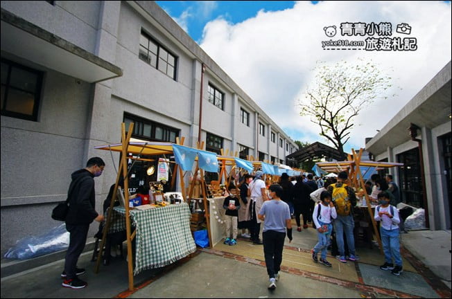台北新景點》瓶蓋工廠~南港最新拍照景點,有大草原廣場和文創市集 @青青小熊*旅遊札記 台北新景點》瓶蓋工廠~南港最新拍照景點,有大草原廣場和文創市集 @青青小熊*旅遊札記