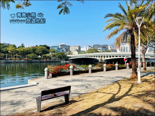 高雄景點》白色戀人貨櫃屋~浪漫的純白愛河畔咖啡廳,還有透明泡泡屋 @青青小熊*旅遊札記 高雄景點》白色戀人貨櫃屋~浪漫的純白愛河畔咖啡廳,還有透明泡泡屋 @青青小熊*旅遊札記