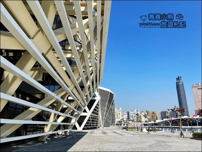 高雄新景點》高雄流行音樂中心．蜂巢建築設計超特別~最新IG打卡熱點 @青青小熊＊旅遊札記