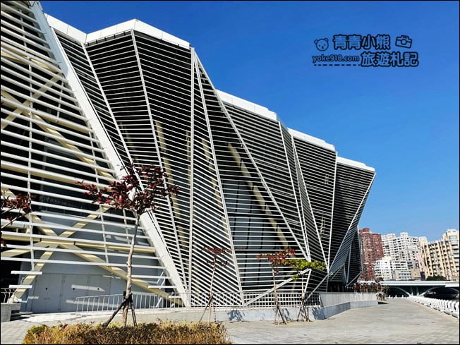 高雄新景點》高雄流行音樂中心.蜂巢建築設計超特別~最新IG打卡熱點 @青青小熊*旅遊札記 高雄新景點》高雄流行音樂中心.蜂巢建築設計超特別~最新IG打卡熱點 @青青小熊*旅遊札記