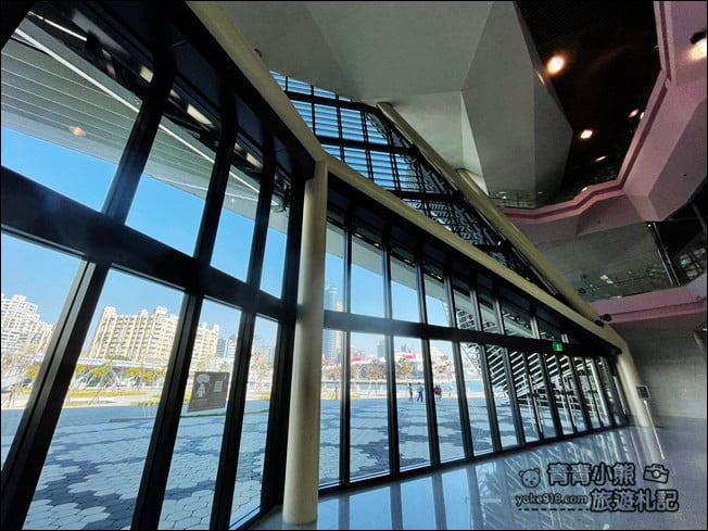高雄新景點》高雄流行音樂中心.蜂巢建築設計超特別~最新IG打卡熱點 @青青小熊*旅遊札記 高雄新景點》高雄流行音樂中心.蜂巢建築設計超特別~最新IG打卡熱點 @青青小熊*旅遊札記
