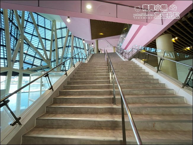 高雄新景點》高雄流行音樂中心.蜂巢建築設計超特別~最新IG打卡熱點 @青青小熊*旅遊札記 高雄新景點》高雄流行音樂中心.蜂巢建築設計超特別~最新IG打卡熱點 @青青小熊*旅遊札記