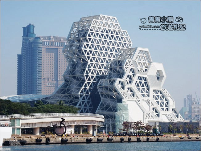 高雄新景點》高雄流行音樂中心.蜂巢建築設計超特別~最新IG打卡熱點 @青青小熊*旅遊札記 高雄新景點》高雄流行音樂中心.蜂巢建築設計超特別~最新IG打卡熱點 @青青小熊*旅遊札記