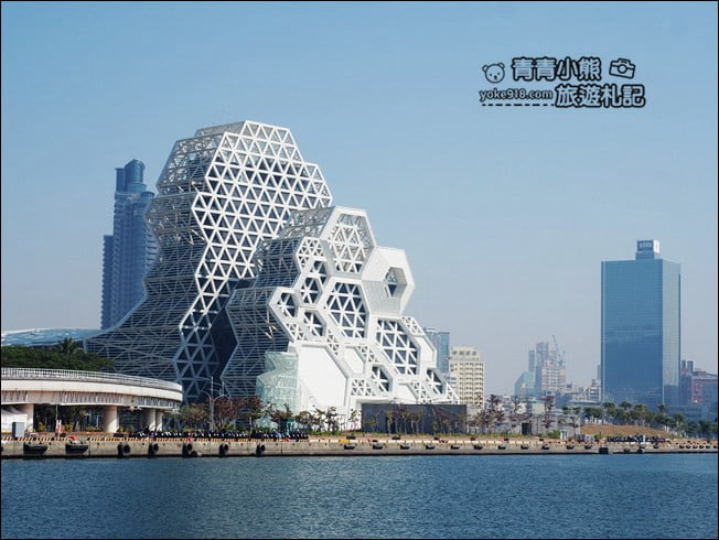 高雄新景點》高雄流行音樂中心.蜂巢建築設計超特別~最新IG打卡熱點 @青青小熊*旅遊札記 高雄新景點》高雄流行音樂中心.蜂巢建築設計超特別~最新IG打卡熱點 @青青小熊*旅遊札記