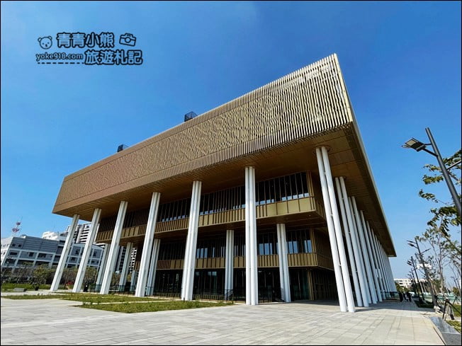 台南景點》臺南市立圖書館新總館,好像來到美術館,還有超特別的紅色旋轉樓梯 @青青小熊*旅遊札記 台南景點》臺南市立圖書館新總館,好像來到美術館,還有超特別的紅色旋轉樓梯 @青青小熊*旅遊札記