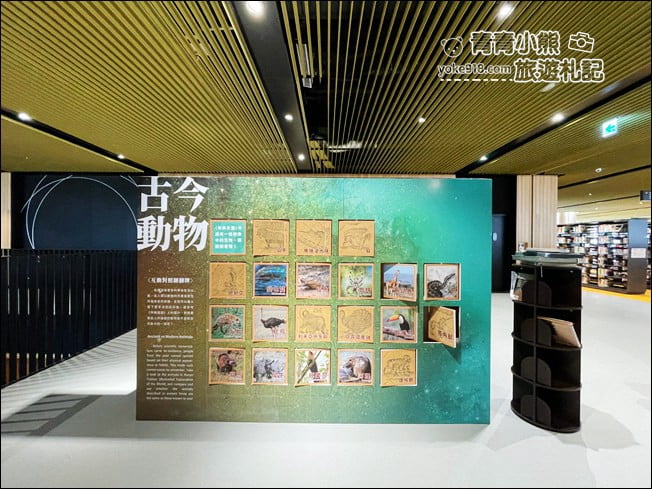 台南景點》臺南市立圖書館新總館,好像來到美術館,還有超特別的紅色旋轉樓梯 @青青小熊*旅遊札記 台南景點》臺南市立圖書館新總館,好像來到美術館,還有超特別的紅色旋轉樓梯 @青青小熊*旅遊札記