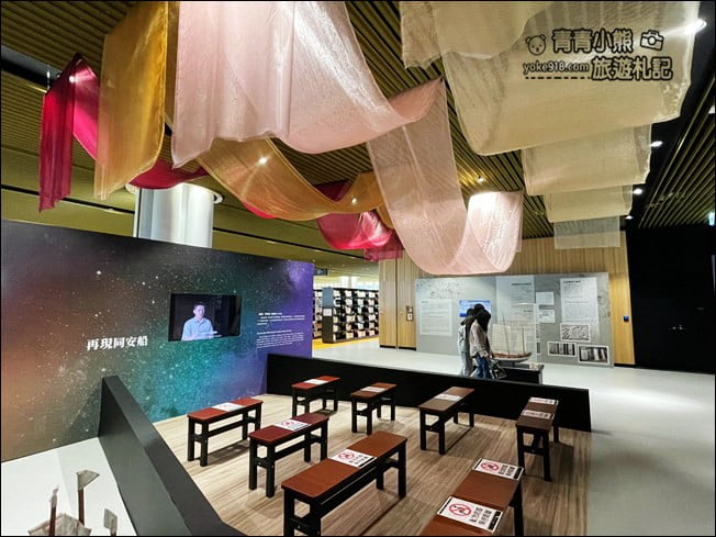 台南景點》臺南市立圖書館新總館，好像來到美術館，還有超特別的紅色旋轉樓梯 @青青小熊＊旅遊札記