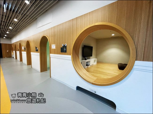 台南景點》臺南市立圖書館新總館,好像來到美術館,還有超特別的紅色旋轉樓梯 @青青小熊*旅遊札記 台南景點》臺南市立圖書館新總館,好像來到美術館,還有超特別的紅色旋轉樓梯 @青青小熊*旅遊札記