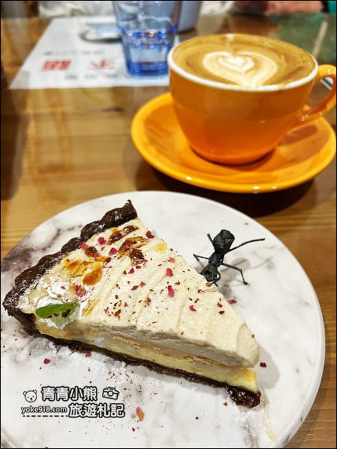 新竹景點》W.H. Coffee繽紛可愛的咖啡廳，還有好吃的甜甜圈鬆餅 @青青小熊＊旅遊札記