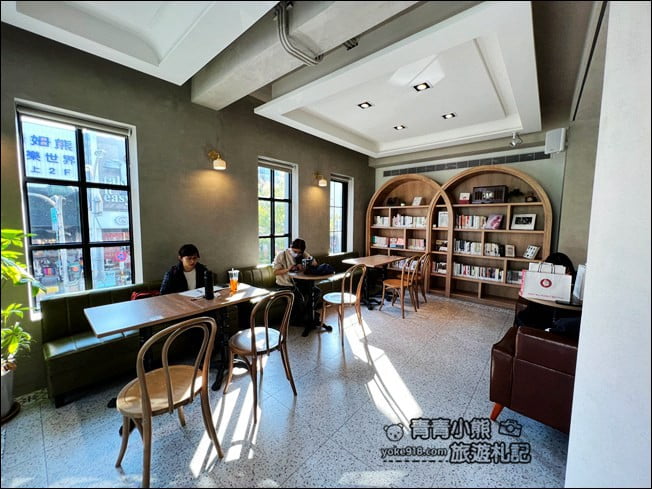 台南景點》戎館日治戲院．免費看電影~感受往日風華，下午茶來這 @青青小熊＊旅遊札記