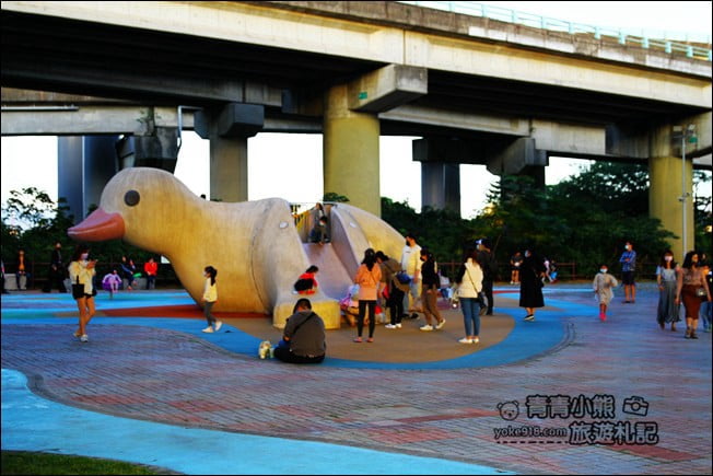 台北景點》2021鴨鴨公園地景藝術展~以雪國為主題,超可愛的鴨鴨雪屋好好拍 @青青小熊*旅遊札記 台北景點》2021鴨鴨公園地景藝術展~以雪國為主題,超可愛的鴨鴨雪屋好好拍 @青青小熊*旅遊札記