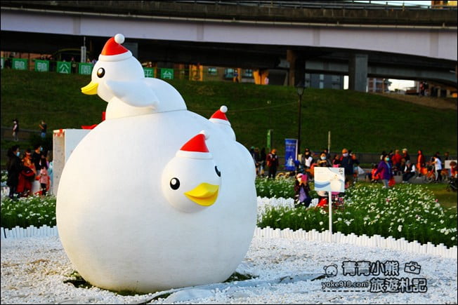台北景點》2021鴨鴨公園地景藝術展~以雪國為主題，超可愛的鴨鴨雪屋好好拍 @青青小熊＊旅遊札記
