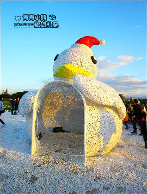 台北景點》2021鴨鴨公園地景藝術展~以雪國為主題，超可愛的鴨鴨雪屋好好拍 @青青小熊＊旅遊札記