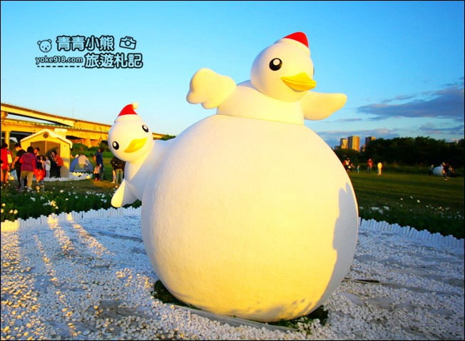 台北景點》2021鴨鴨公園地景藝術展~以雪國為主題，超可愛的鴨鴨雪屋好好拍 @青青小熊＊旅遊札記