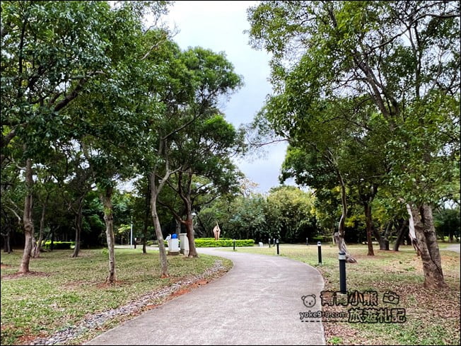 桃園景點》崙坪文化地景園區．五星級野餐場地~大草原散步去 @青青小熊＊旅遊札記