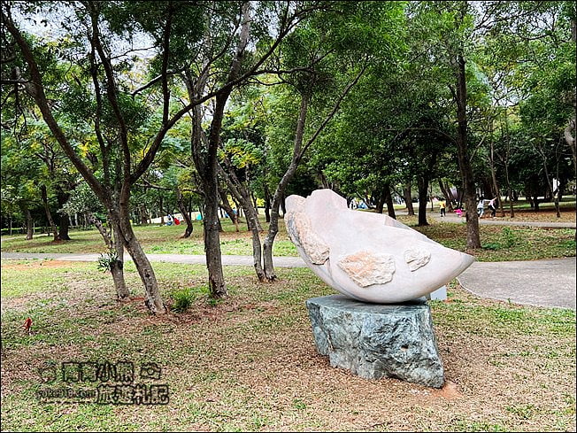 桃園景點》崙坪文化地景園區.五星級野餐場地~大草原散步去 @青青小熊*旅遊札記 桃園景點》崙坪文化地景園區.五星級野餐場地~大草原散步去 @青青小熊*旅遊札記