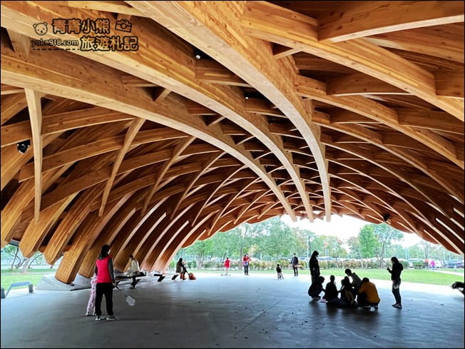 桃園景點》崙坪文化地景園區．五星級野餐場地~大草原散步去 @青青小熊＊旅遊札記