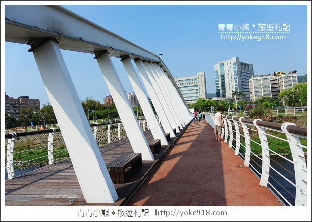桃園親子景點》桃園三民公園戀愛廣場．散步騎鐵馬去 @青青小熊＊旅遊札記