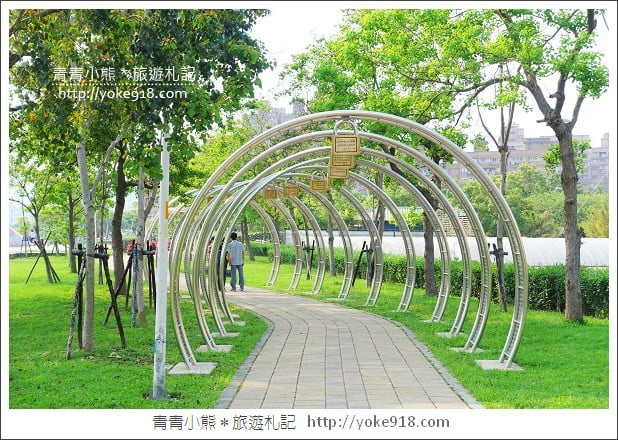 桃園親子景點》桃園三民公園戀愛廣場．散步騎鐵馬去 @青青小熊＊旅遊札記