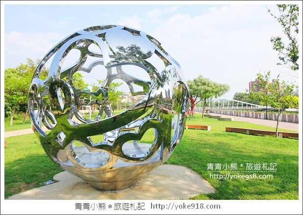 桃園親子景點》桃園三民公園戀愛廣場．散步騎鐵馬去 @青青小熊＊旅遊札記