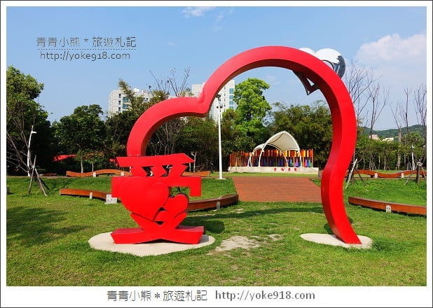 桃園親子景點》桃園三民公園戀愛廣場．散步騎鐵馬去 @青青小熊＊旅遊札記
