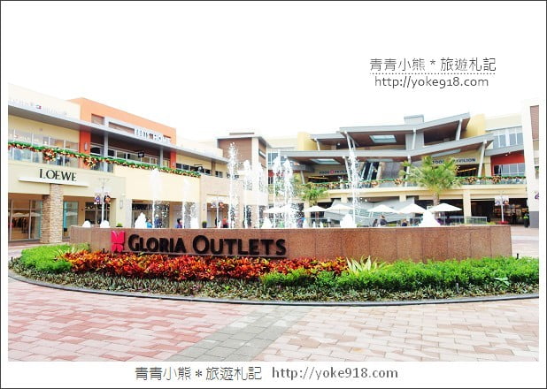 桃園華泰聖誕村》桃園outlet．華泰購物中心飄雪了~一起賞聖誕樹去 @青青小熊＊旅遊札記