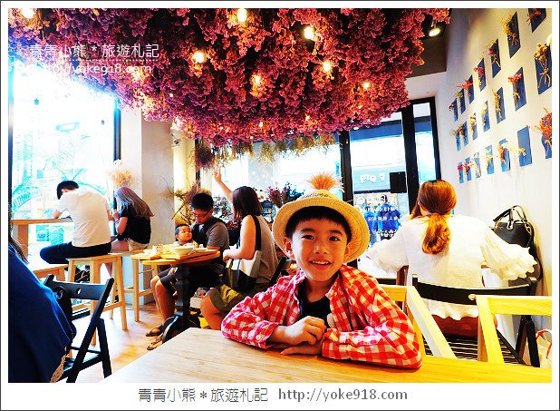 高雄冰店推薦》夜貓子雪花冰‧人氣龍貓冰品~充滿乾燥花的IG最新打卡景點 @青青小熊*旅遊札記 高雄冰店推薦》夜貓子雪花冰‧人氣龍貓冰品~充滿乾燥花的IG最新打卡景點 @青青小熊*旅遊札記